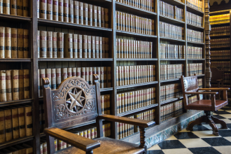 Hebron Costa Cruz de Oliveira reflete sobre como a literatura inspira empatia e aprimora a sensibilidade jurídica.