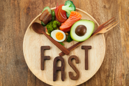 Jejum intermitente e performance: Prós, contras e aplicações práticas na rotina de treinos com insights de Gustavo Luíz Guilherme Pinto.