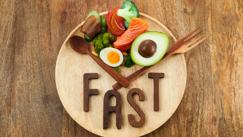 Jejum intermitente e performance: Prós, contras e aplicações práticas na rotina de treinos com insights de Gustavo Luíz Guilherme Pinto.