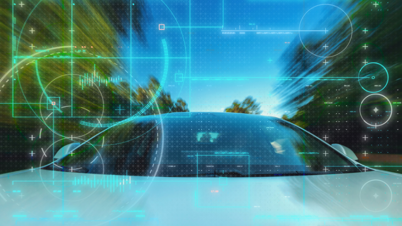 A semelhança entre carros e computadores ganha vida quando Sérgio Bento De Araújo analisa as inovações que transformaram a forma de dirigir.