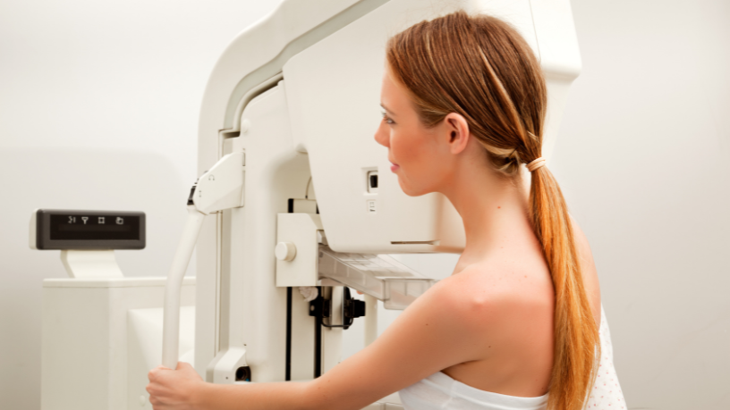 No contexto da prevenção do câncer de mama, Vinicius Tadeu Sattin Rodrigues explica por que a mamografia é fundamental para o cuidado contínuo e para aumentar as chances de diagnóstico em fases iniciais.